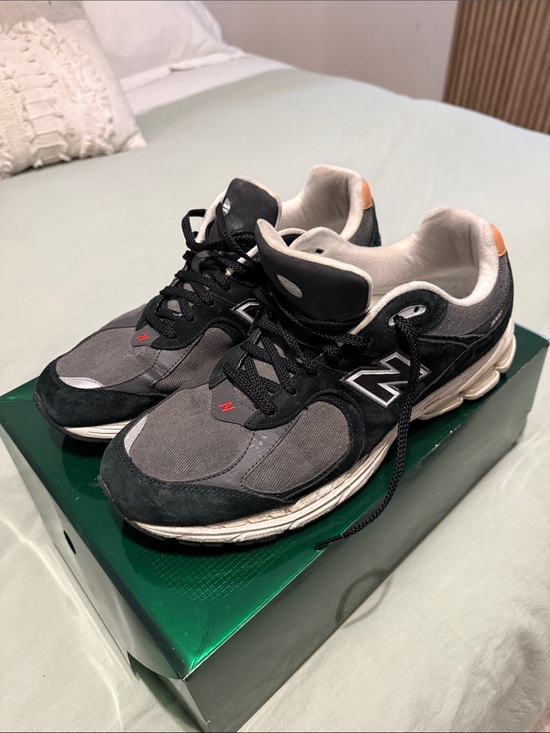New Balance Men\'s Black, Gray & Tan Athletic Sneakers main image 8